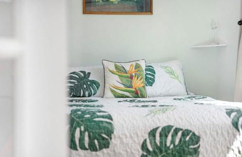 Stylish 1BR Apartment with AC Full Kitchen & WD - Just Steps to the Beach - Photo 9