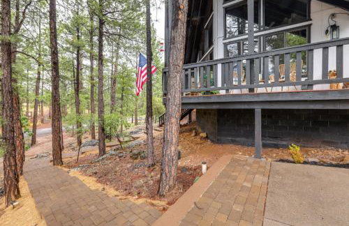 Wraparound Deck and Poker Room Cabin in Munds Park - Foto 33