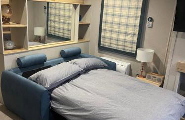 Chichester Lakeside Holiday Park Lakefront Lodge - Foto 5