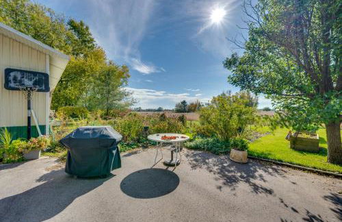 Quaint and Family-Friendly Watertown Farmhouse! - Foto 26