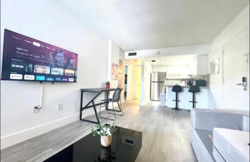 Miami International Airport 2 - Photo 18