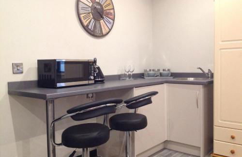 Rooms @ Number Six - Photo 42