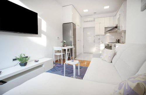 BlueDahlia Apartment - 4-min Walk to Main Station - Zagreb Donji grad - Photo 23