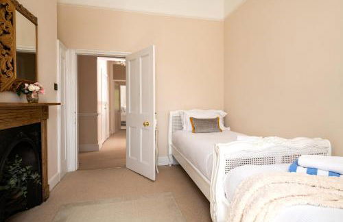 Downwood Vineyard Manor House in Idyllic Countryside - Photo 36