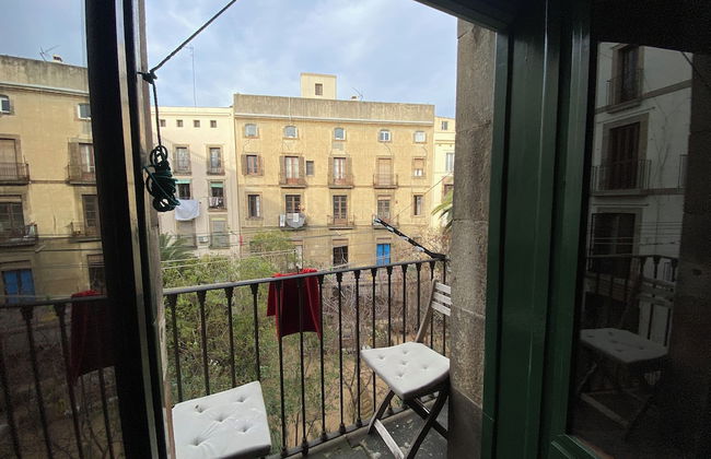 Lovely 2-bed Apartment in Barcelonas Best Location - Photo 29