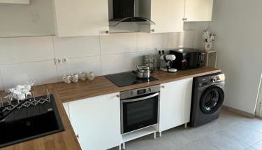 Le Toit des Volcans - 8 couchages - Terrasse privée et Wifi - Foto 4, stove, dishwasher