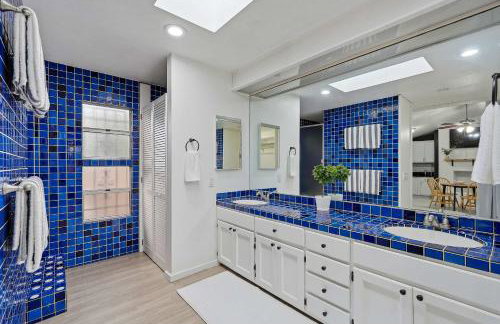 4BR Family Retreat with Hot Tub Games & Fire Pit - Foto 17