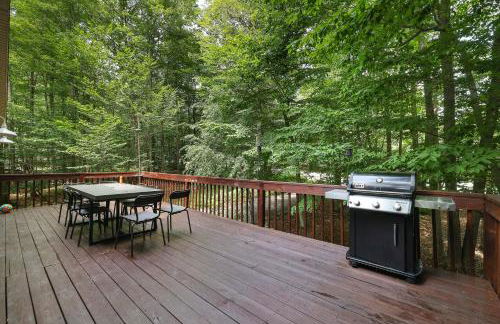 Serene Escape at Big Bass Lake & Pool Access - Foto 48