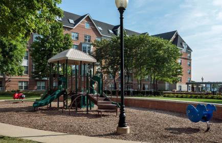 Newport 1 BR w Work Setup by Anyplace - 11747 - Foto 33