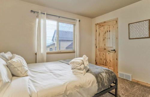 2BR Cottage with outdoor seating near Hiking & DT - Foto 25