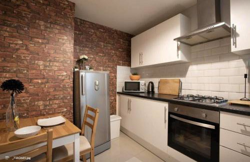 Shoreditch Cinema & Sauna retreat- 2BDR House with Garden & Games Room - Sleeps 6 - Photo 39