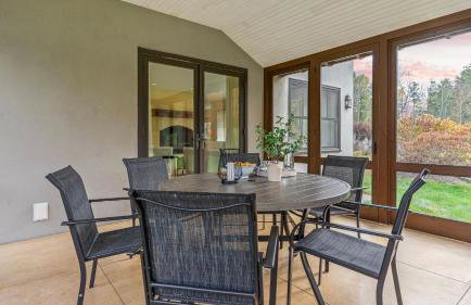 Modern Berkshires Farmhouse w Porch Fireplace Views Beaver Creek by AvantStay - Foto 37