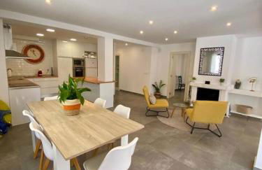 Mediterranean Villa - Private Pool , Garden & BBQ - Photo 32