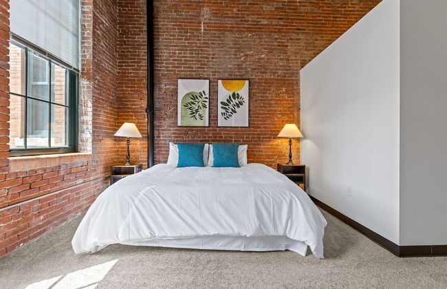 Historic Loft Retreat With Pool - Foto 20