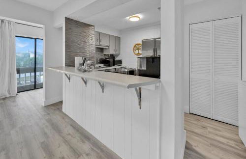 240 Queen Bed, 3 Pools, 80in TV - Foto 7