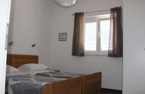 Apartment in Veli Rat Near Beaches - Photo 16