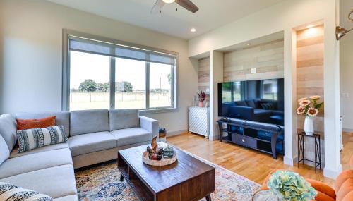 26-Acre Pilot Point Ranch Home with Pool and Mini Golf - Foto 4