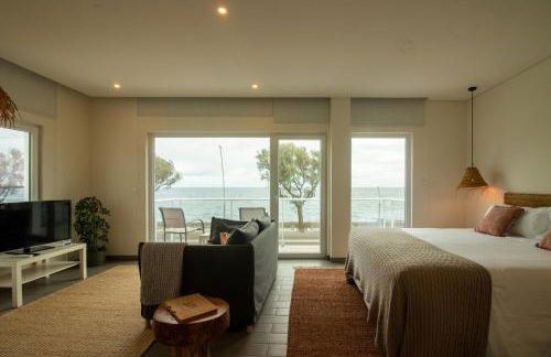 Bay House - Photo 10