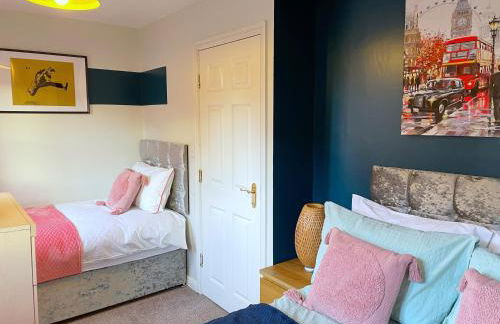 Mayflower 3 Bedrooms House 7 Beds 2 Showers Off Road Parking - Foto 12