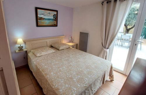 Gîte LES PINS climatisé piscine jardin parking - Foto 17