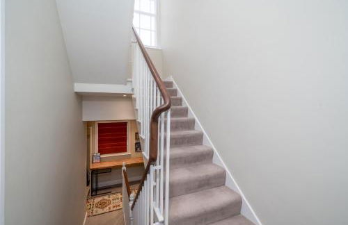 JOIVY Bright Flat for 6, Near Victoria and Warwick sq - Photo 25