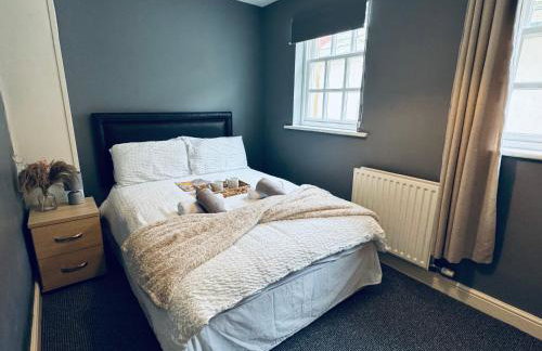 Queens Townhouse - 4 Bedrooms - Sleeps 9 - Foto 13