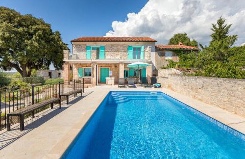 Lovely House Kristina with a pool - Photo 3