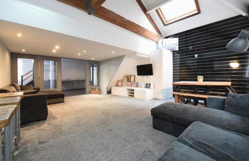 Penthouse Warehouse Slps 18 (61) - Photo 16