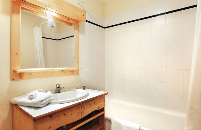 2 bedroom Apartment in Fontcouverte-la-Toussuire with swimming pool and garden - Photo 9