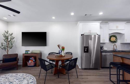 Modern Comfort Near AU l Perfect for Families & Fans - Foto 17