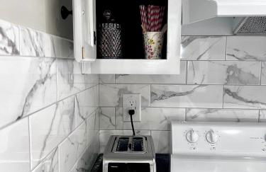 Quiet Stylish Stay with Office Space near Downtown - Foto 7