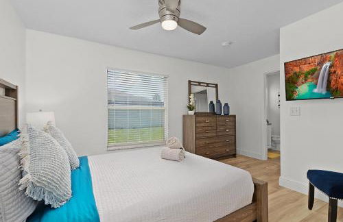 #370-Stunning 4 bed villa with south facing pool and spa with no rear neighbors - Foto 68