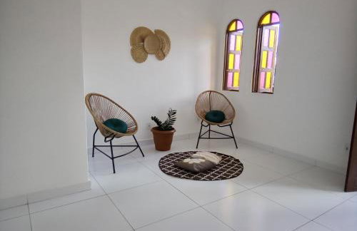 Casa Ampla de estilo colonial, espaço para até três carros - Foto 23