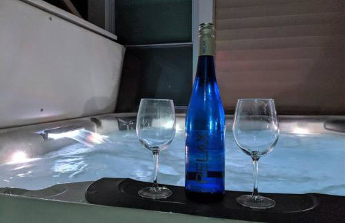 Chain O Lakes Nautical 4Bed 3Bath Waterfront with Bonus Room, Large Deck and Hot Tub - Foto 5