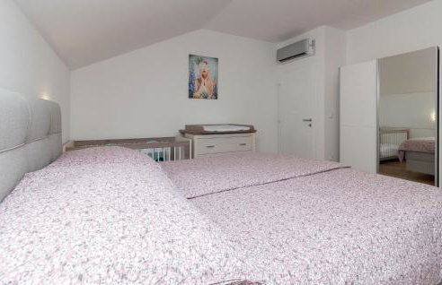 Gorgeous Home In Smokovic - Photo 31