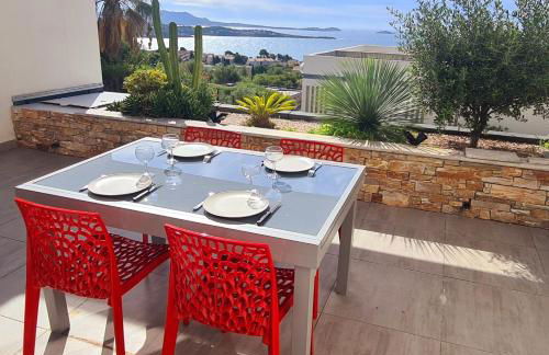 MAGNIFIQUE APPARTEMENT VUE MER - GRANDE TERRASSE ET PISCINE - Foto 1