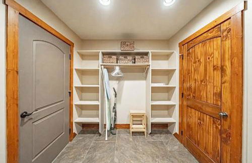 Upscale Hot Tub Wildlife Views - Photo 46