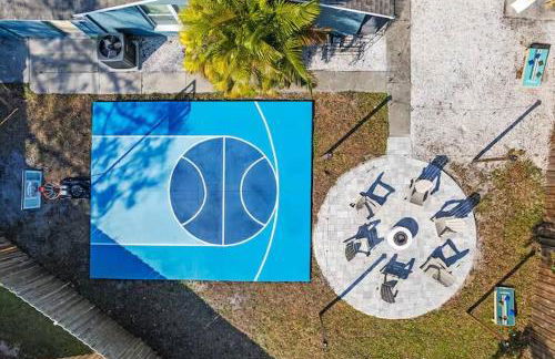 New listing~10 min to beach~Back yard fun~Pool - Foto 46