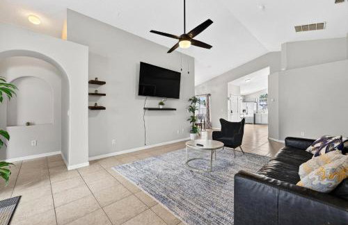 Entire Disney Retreat Home minutes from Disney, Shopping, and Restaurants 4br,2ba,7beds sleeps 10 - Foto 17