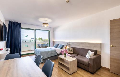 Palms & Pines Apartment, with a pool and marvellous sea view, 10 minutes to the beach - Foto 2