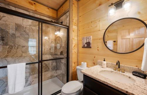 Family or couple retreat next to Downtown, Dollywood & Smoky Mountains! - Foto 24