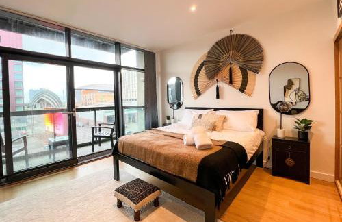 Lovely 2 Bed Duplex Apartment with Hydro Views - Photo 13