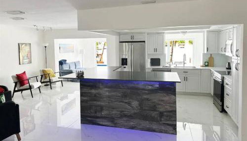 Inactive 193 Modern, 4B&3B with Pool and Lake - Foto 2