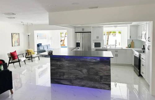 Inactive 193 Modern, 4B&3B with Pool and Lake - Foto 2