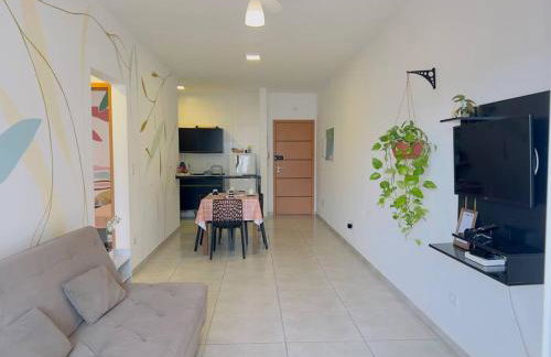 Apê 212 - Piscina, Churrasqueira, 2 Quartos a 600m da Orla Central - Foto 6