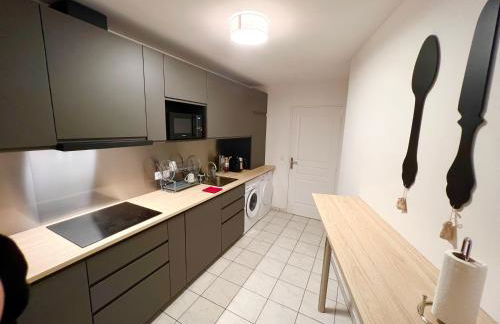 PARIS-MONTROUGE Magnifique appartement 3 pièces de 75m2 avec PARKING - très cosy pour 1 - 8 personnes refait à NEUF -ENTIRE APARTMENT LUXURIOUS AND WARM -Montrouge Paris 14ème - Proche Aéroport Orly Parc Expositions Porte de Versailles FREE WIFI GRATUIT - Foto 16
