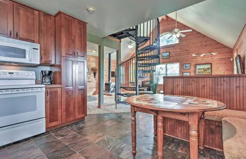 Hillside Cabin on 43 Acres with Private Lake and View! - Foto 6