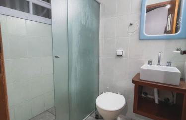 Casinha charmosa em condomínio, com piscina e muita natureza - Photo 17