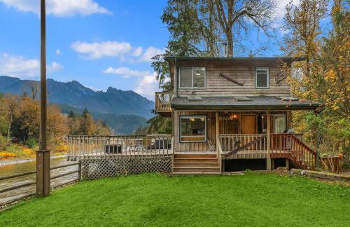 Riverfront Retreat Hot Tub Sauna Yard Gazebo and VIEWS - Foto 7