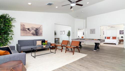 Spacious Family Oasis ~ PoolTable ~ Backyard ~ Pkg - Foto 2